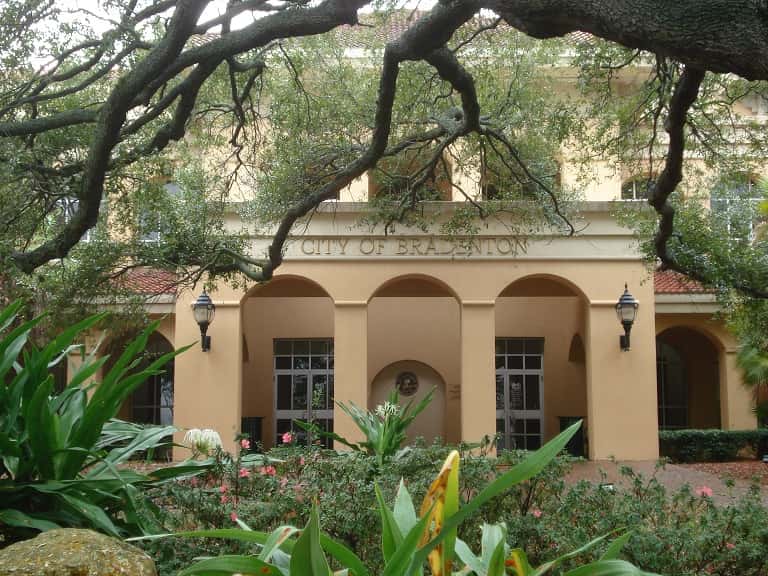 Bradenton City Hall in downtown Bradenton, Florida